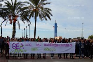 Pancarta de la Asociación GEA, de mujeres cooperativistas, durante la manifestación del 19N en Almería