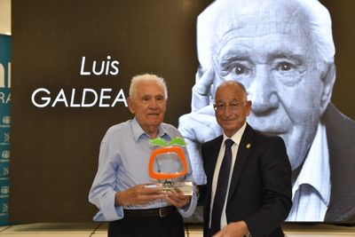 D. Luis Galdeano Cortés, en reconocimiento a su contribución a la historia de la comercialización de frutas y hortalizas.