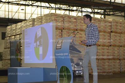 Javier Antón durante la presentación de la gama 'Opti' de bioestimulantes.