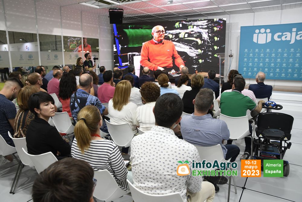 Ceremonia de reconocimiento a los pioneros de la comercialización de insumos agrícolas en Almería