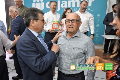 Ceremonia de reconocimiento a los pioneros de la comercialización de insumos agrícolas en Almería