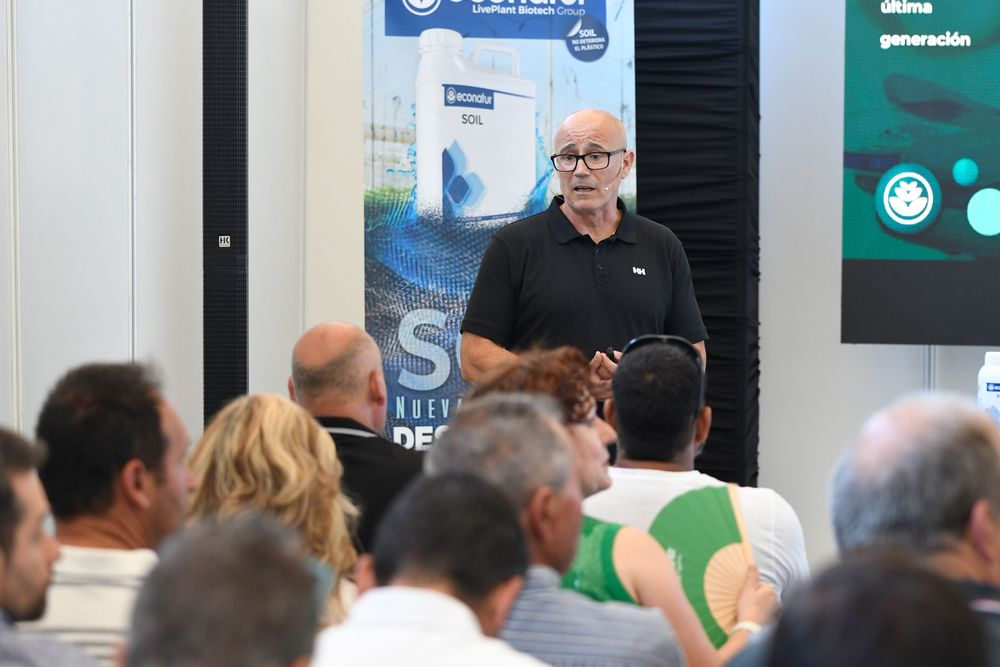 Uno de los ponentes del Infoagro Summit 2025, durante su conferencia, a la que asistió una gran cantidad de visitantes profesionales