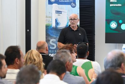 Uno de los ponentes del Infoagro Summit 2025, durante su conferencia, a la que asistió una gran cantidad de visitantes profesionales