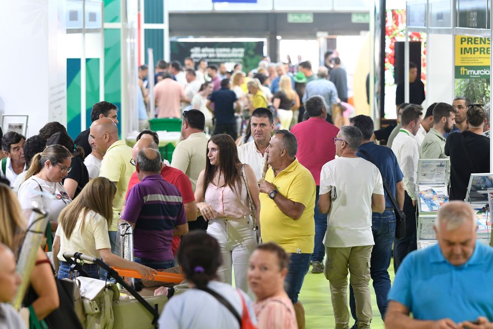 Gran afluencia de visitantes profesionales por los pasillos de Infoagro Exhibition 2025, conociendo de primera mano, los productos y servicios de las empresas expositoras