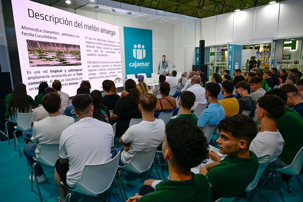 Sala de conferencias de Infoagro Exhibition 2025, lleva de asistentes a una de las ponencias del Infoagro Summit 2025