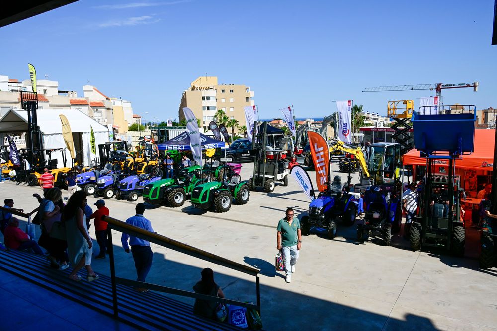 Maquinaria expuesta en la zona exterior de Infoagro Exhibition 2025