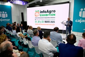 Gabriel Amat, alcalde de Roquetas de Mar, durante su intervención en la Entrega de Premios Infoagro Exhibition 2025