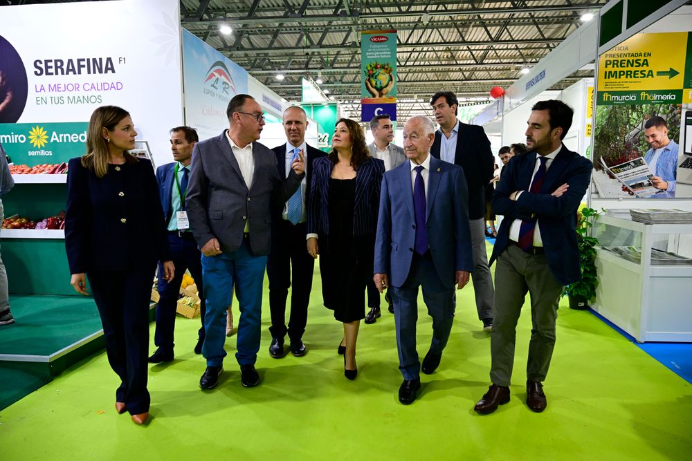 Visita de autoridades a los stands de las empresas expositoras durante la última jornada de Infoagro Exhibition 2025