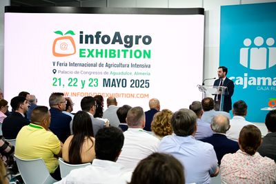 Carlos Sánchez, diputado de Promoción Agroalimentaria en la Diputación de Almería, durante su intervención en la Ceremonia de Entrega de Premios IE2025