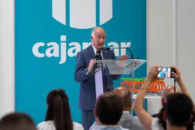 Discurso de Gabriel Amat, alcalde de Roquetas de Mar, durante su intervención en la Ceremonia de Entrega de Premios IE2025