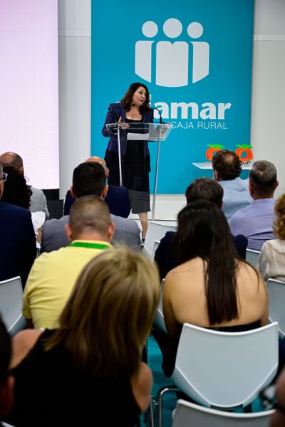 Asistentes a la Ceremonia de Entrega de Premios IE2025 durante la intervención de la eurodiputada Carmen Crespo