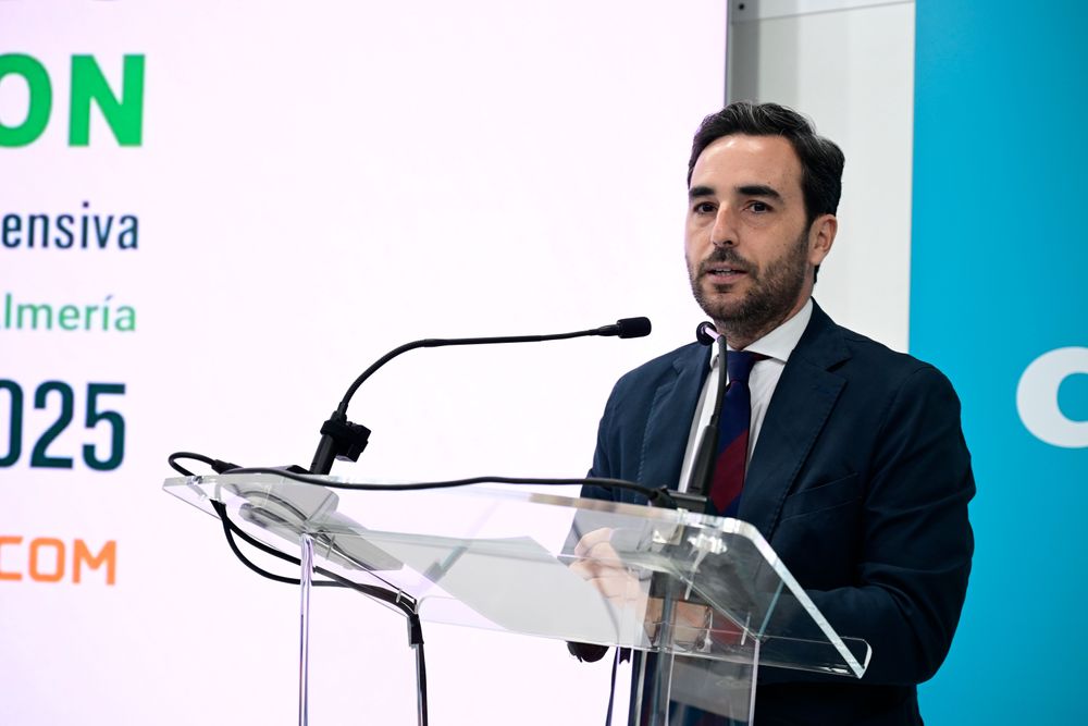 Carlos Sánchez, diputado de Promoción Agroalimentaria, durante su intervención en la Ceremonia de Entrega de Premios IE2025