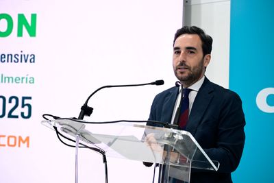 Carlos Sánchez, diputado de Promoción Agroalimentaria, durante su intervención en la Ceremonia de Entrega de Premios IE2025