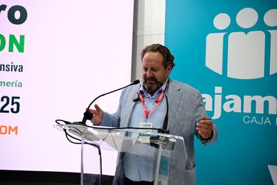 Manuel González, director general de Brandt Europe, durante su discurso tras recoger el Premios Nutrición Vegetal IE2025