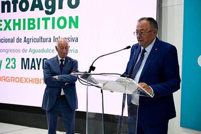 Miguel Moreno, durante su discurso tras recoger el Premio Productor Agrícola IE2025