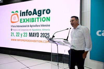 Rafael López, gerente de MABE Hortofrutícola, durante su discurso tras recoger el Premio Comercialización IE2025