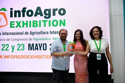 José Antonio Arcos y Ana Rubio (El Agro Auténtico) reciben el Premio Comunicación IE2025