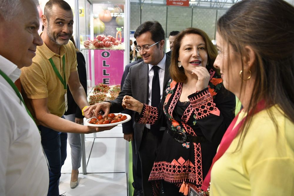 Visita de la consejera de Agricultura de la Junta de Andalucía a los stands de las empresas expositoras