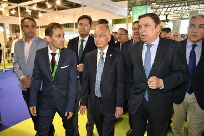 Rafael Acacio, director de la tercera edición de Infoagro Exhibition, junto a las Autoridades presentes en el acto de inauguración de la feria.