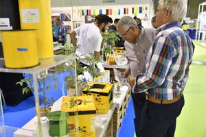 Visitantes profesionales se informan sobre productos de polinización y control biológico en Infoagro Exhibition 2019