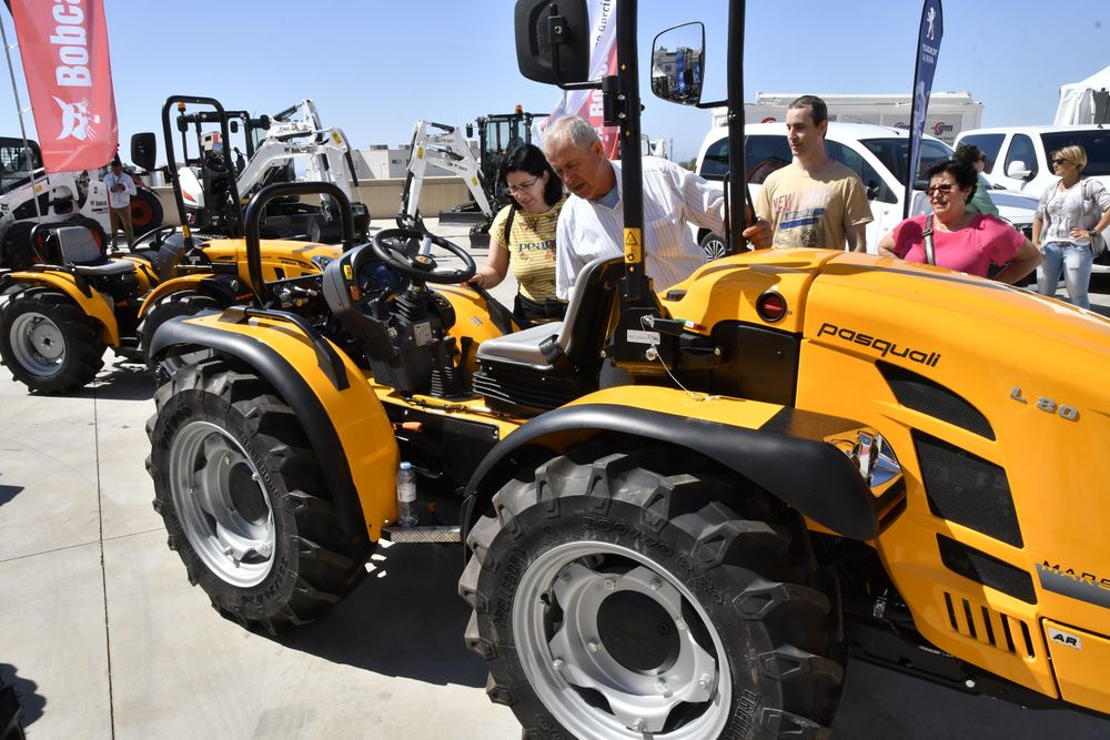 Visitantes profesionales se informan sobre maquinaria agrícola en Infoagro Exhibition 2019