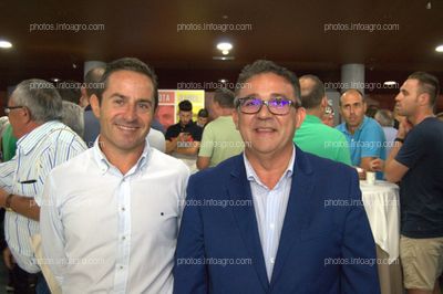Emilio Martínez, gerente de Almafrut; y Joaquín Carrillo, director de Negocio Agroalimentario de Cajamar, acudieron al acto del 25 Aniversario de Agroiris.