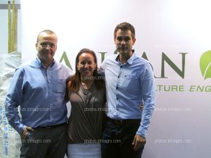 Parte del equipo de Sansan, presente en su stand en Iberflora 2019