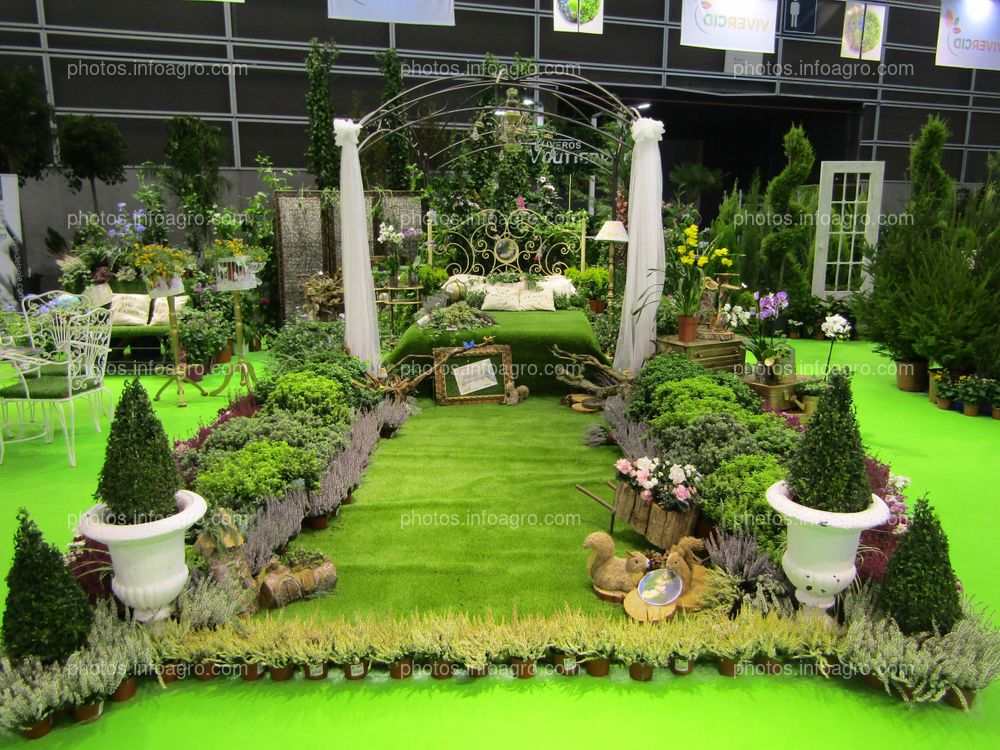 Stand de Viveros Gutiérrez con una idea de paisajismo y decoración para el jardín