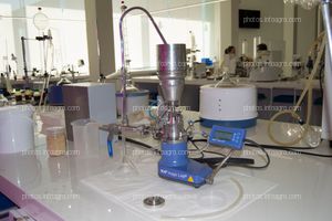 Instrumento de laboratorio que permite moler la muestra botánica al paso del solvente, para extraer todos los compuestos orgánicos de la muestra