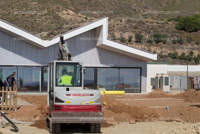 Obras de la segunda fase de las instalaciones, con la sala de juegos arcade para el personal al fondo